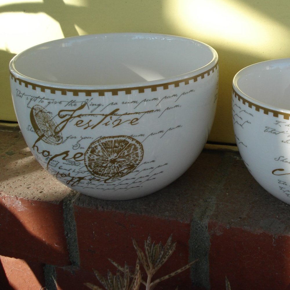 Set of two Holiday bowls == BW Boston Warehouse Trading